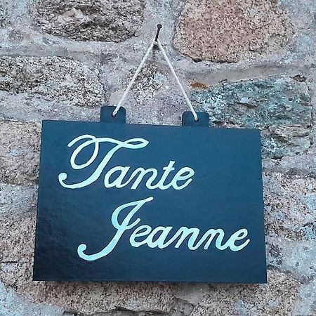 Gite Tante Jeanne Réville Extérieur photo