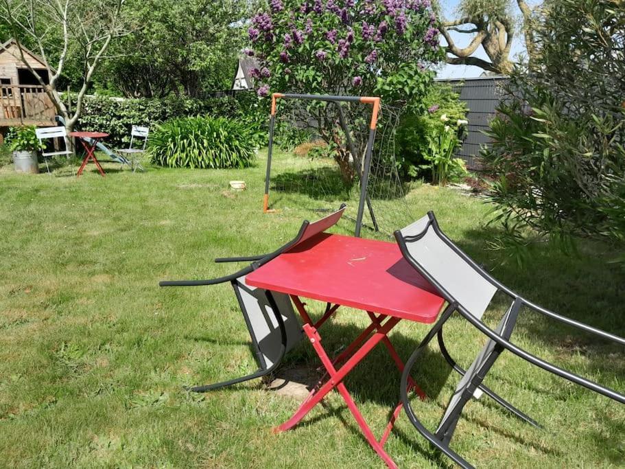 Gite Tante Jeanne Réville Extérieur photo